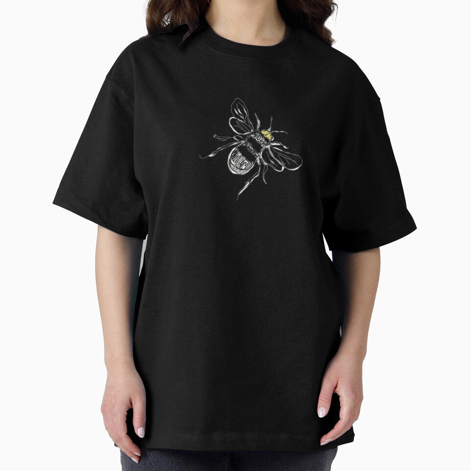 Contour drawing of a bee by Leeanne Mackay